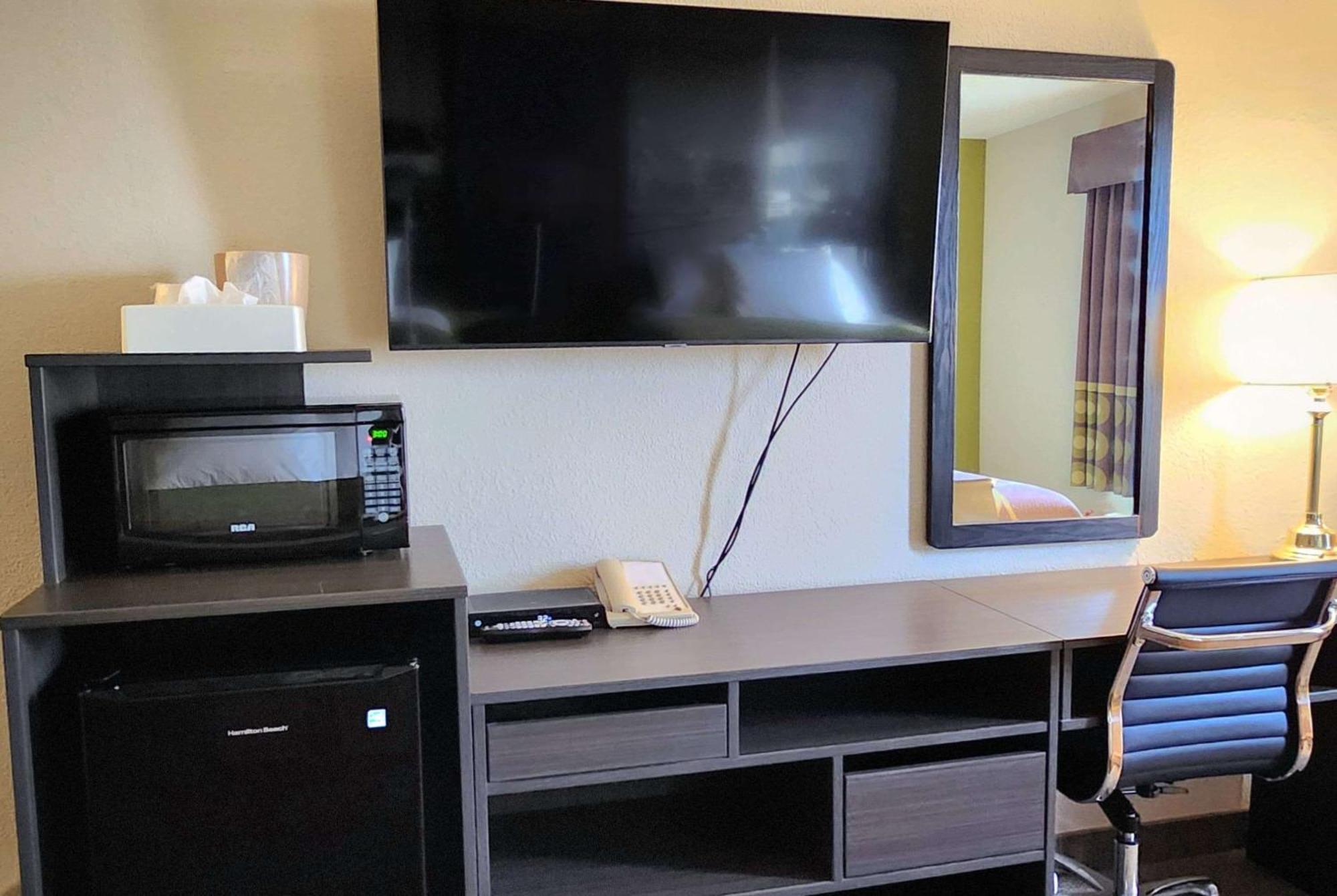 Super 8 By Wyndham Mb 3*