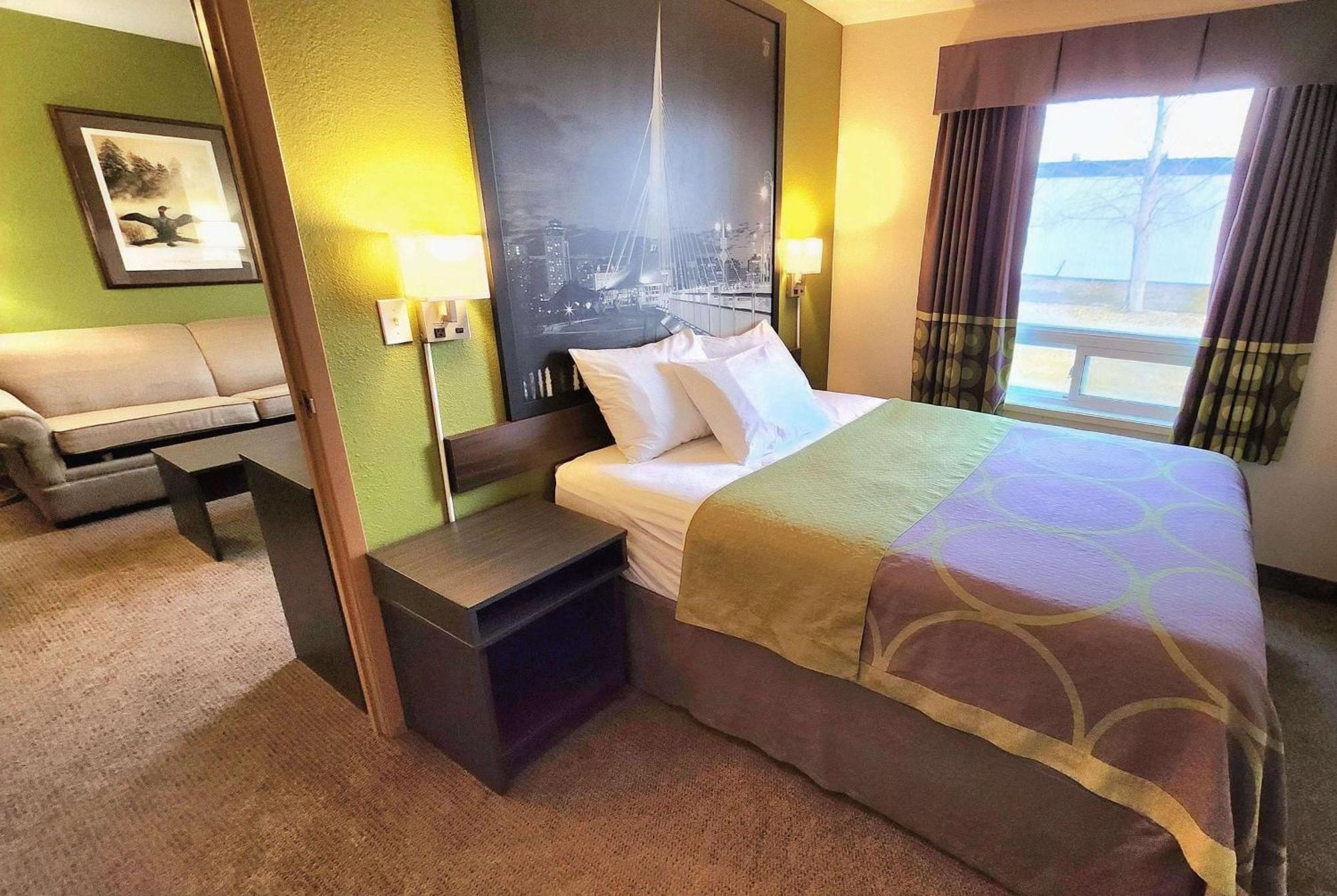 Super 8 By Wyndham Mb 3*